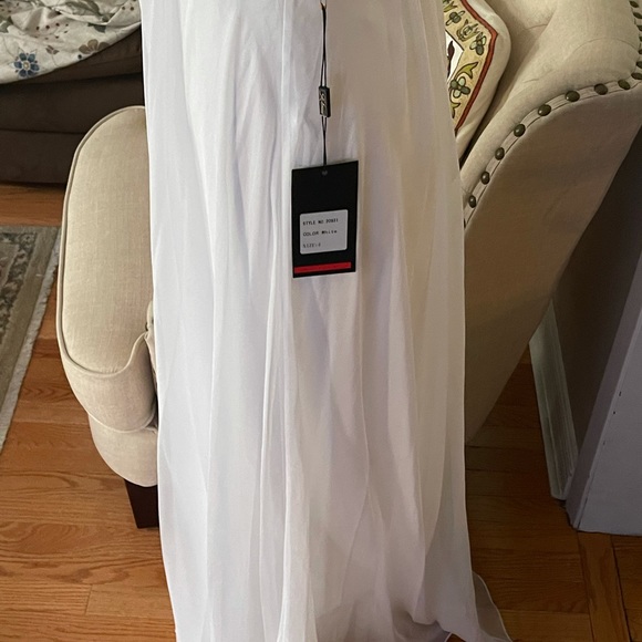 Prom dress La Femme NWT white chiffon size 4 with gold beads - Picture 10 of 10